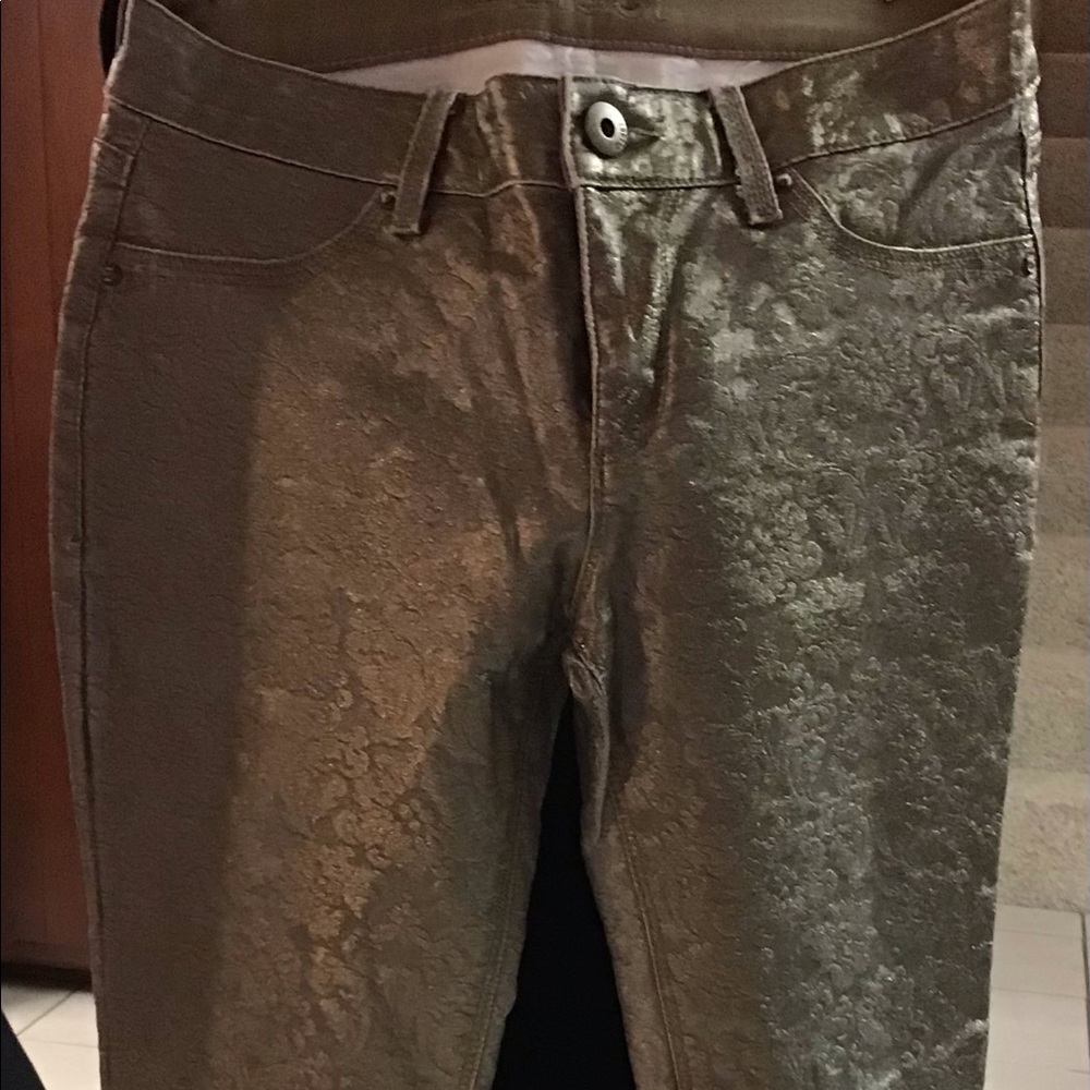 DL Jean Glimmer leggings.